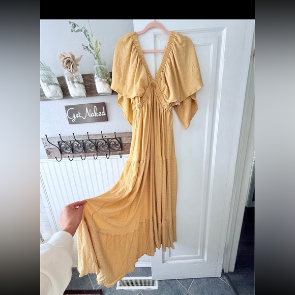 Dresses & Skirts - Elegant Yellow Maxi Dress